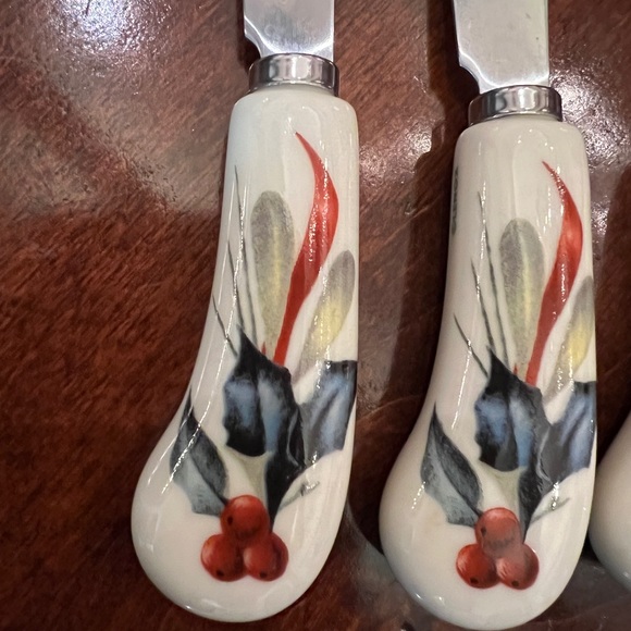 LENOX Christmas motif canapé/appetizer knives, set of 4, EUC - Picture 2 of 4